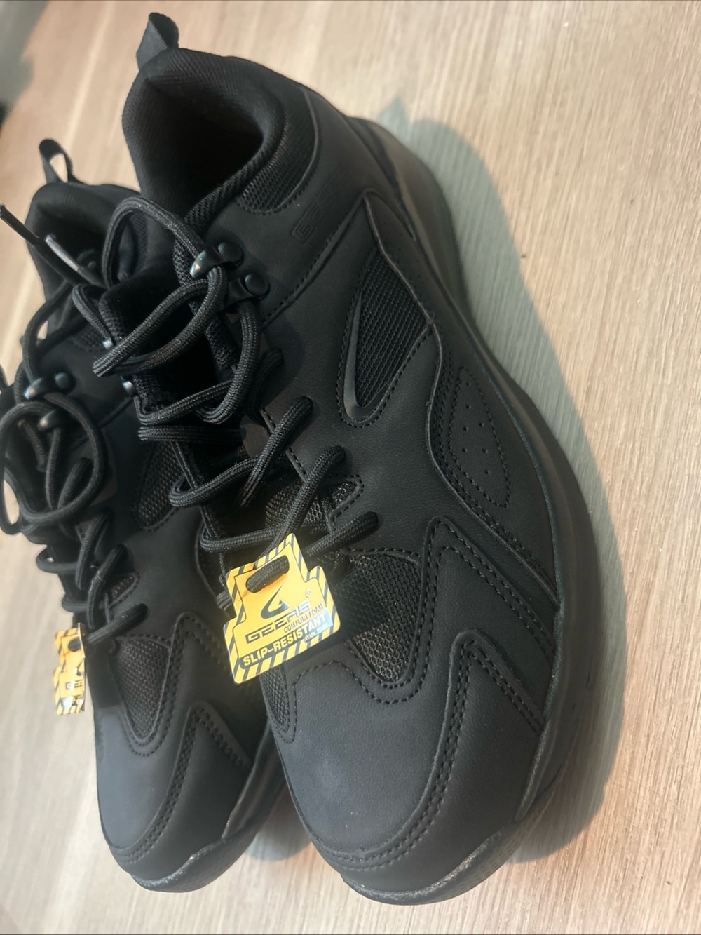 NWT Men’s GEERS Slip Resistant Work Shoes Size 9 Wide Black